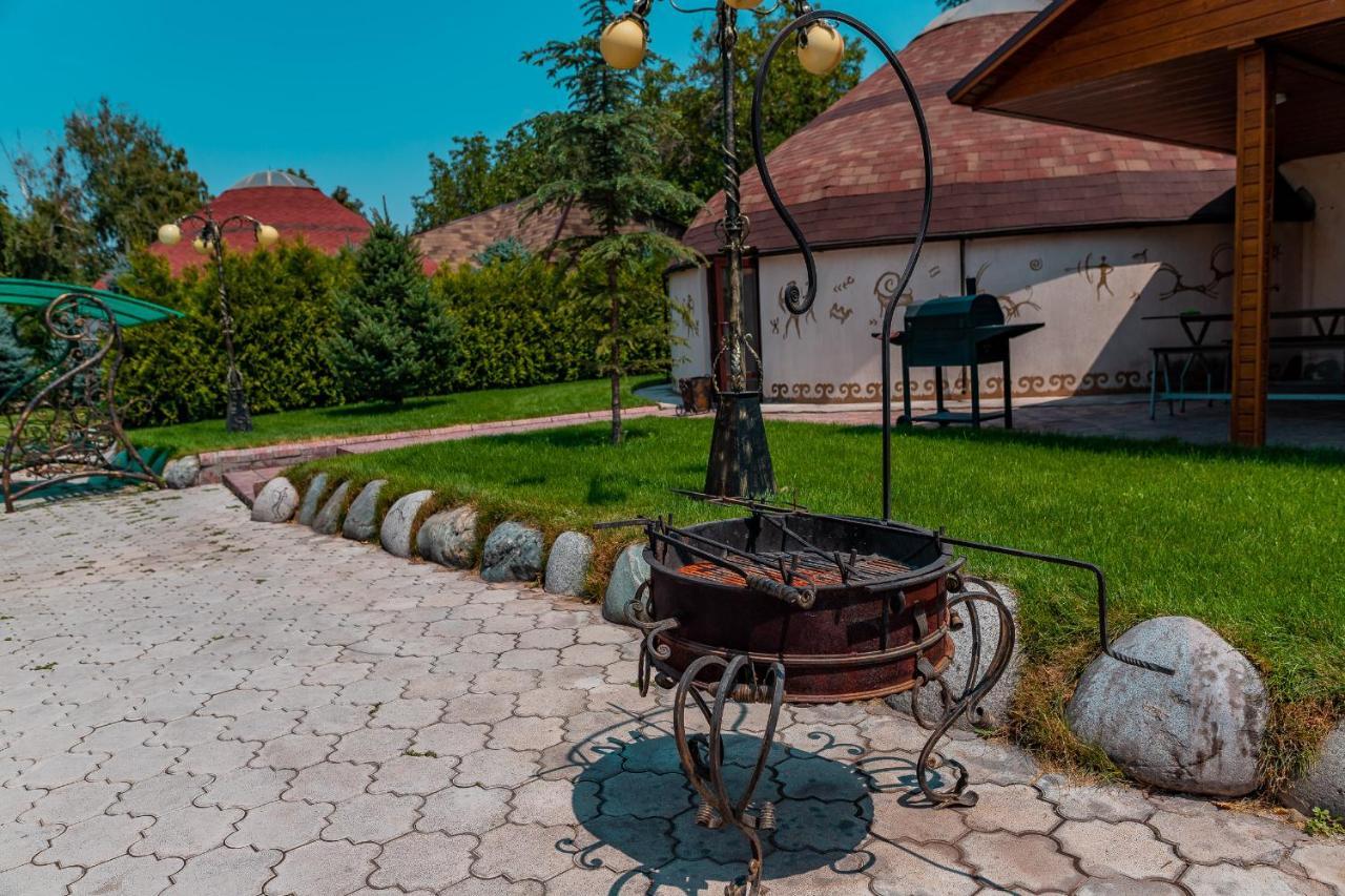 Gоlden Dragon Villa Hotel Bishkek Ngoại thất bức ảnh