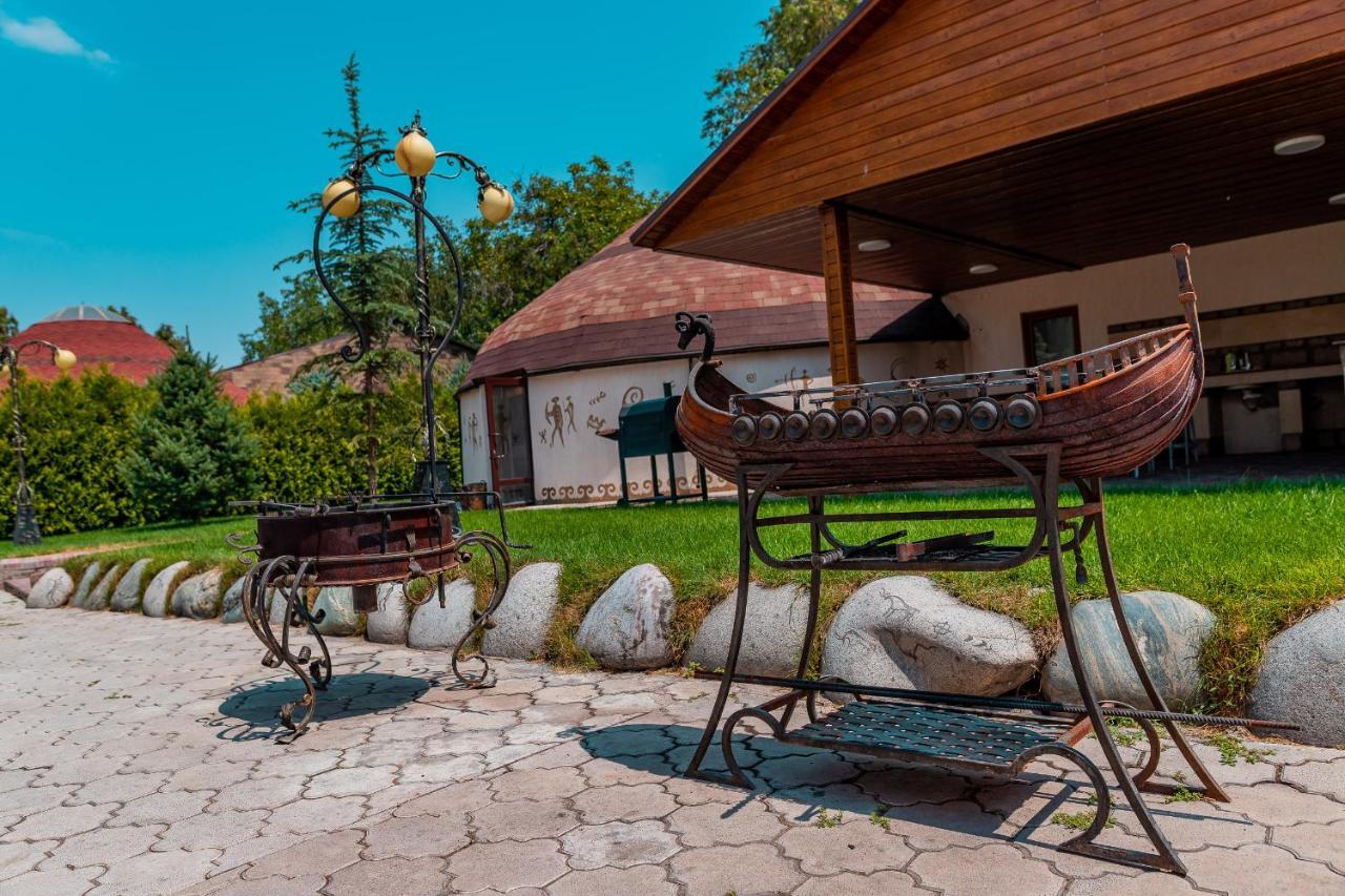 Gоlden Dragon Villa Hotel Bishkek Ngoại thất bức ảnh