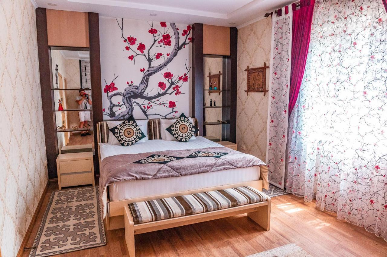 Gоlden Dragon Villa Hotel Bishkek Ngoại thất bức ảnh