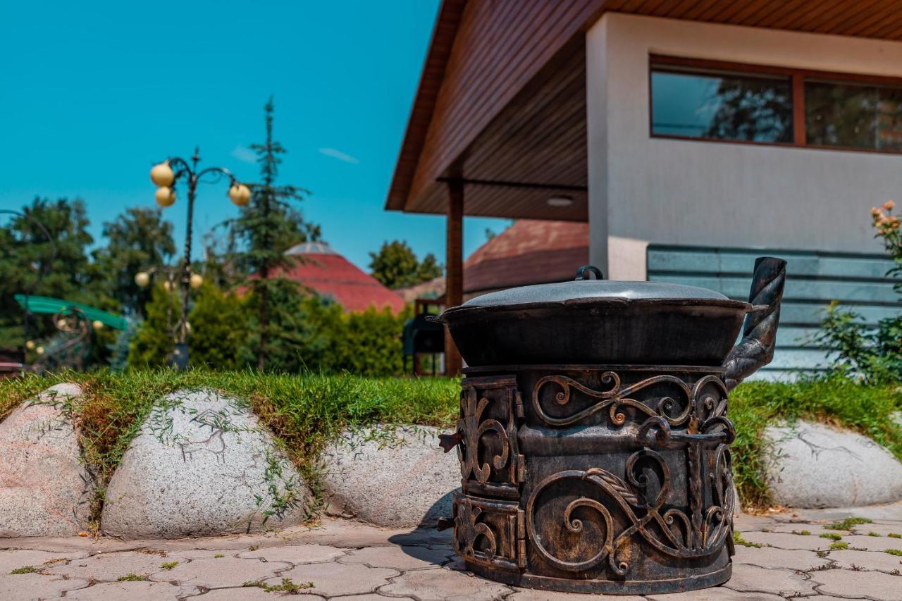 Gоlden Dragon Villa Hotel Bishkek Ngoại thất bức ảnh