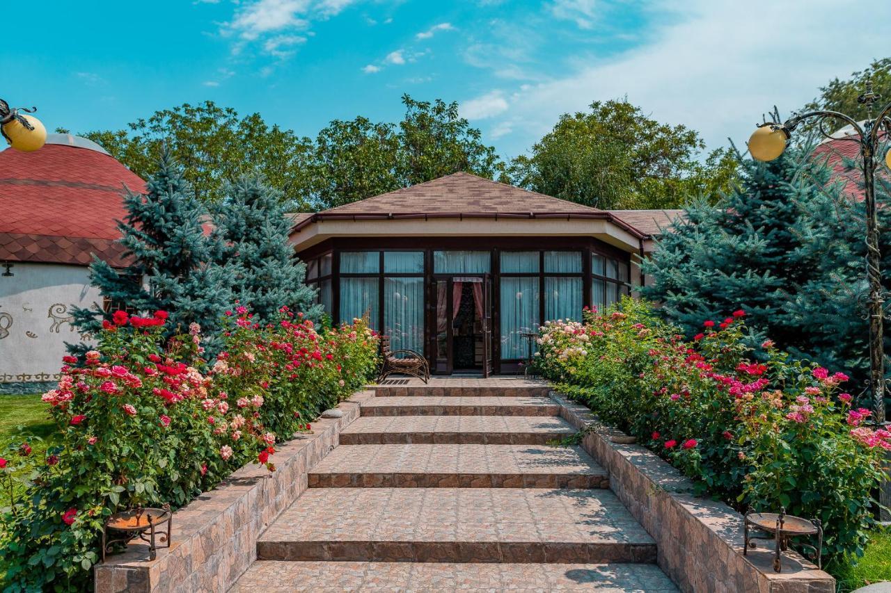 Gоlden Dragon Villa Hotel Bishkek Ngoại thất bức ảnh
