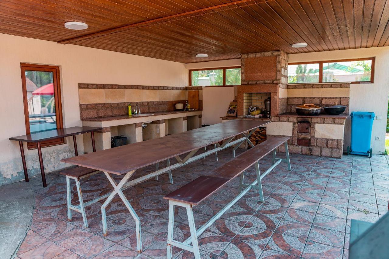 Gоlden Dragon Villa Hotel Bishkek Ngoại thất bức ảnh