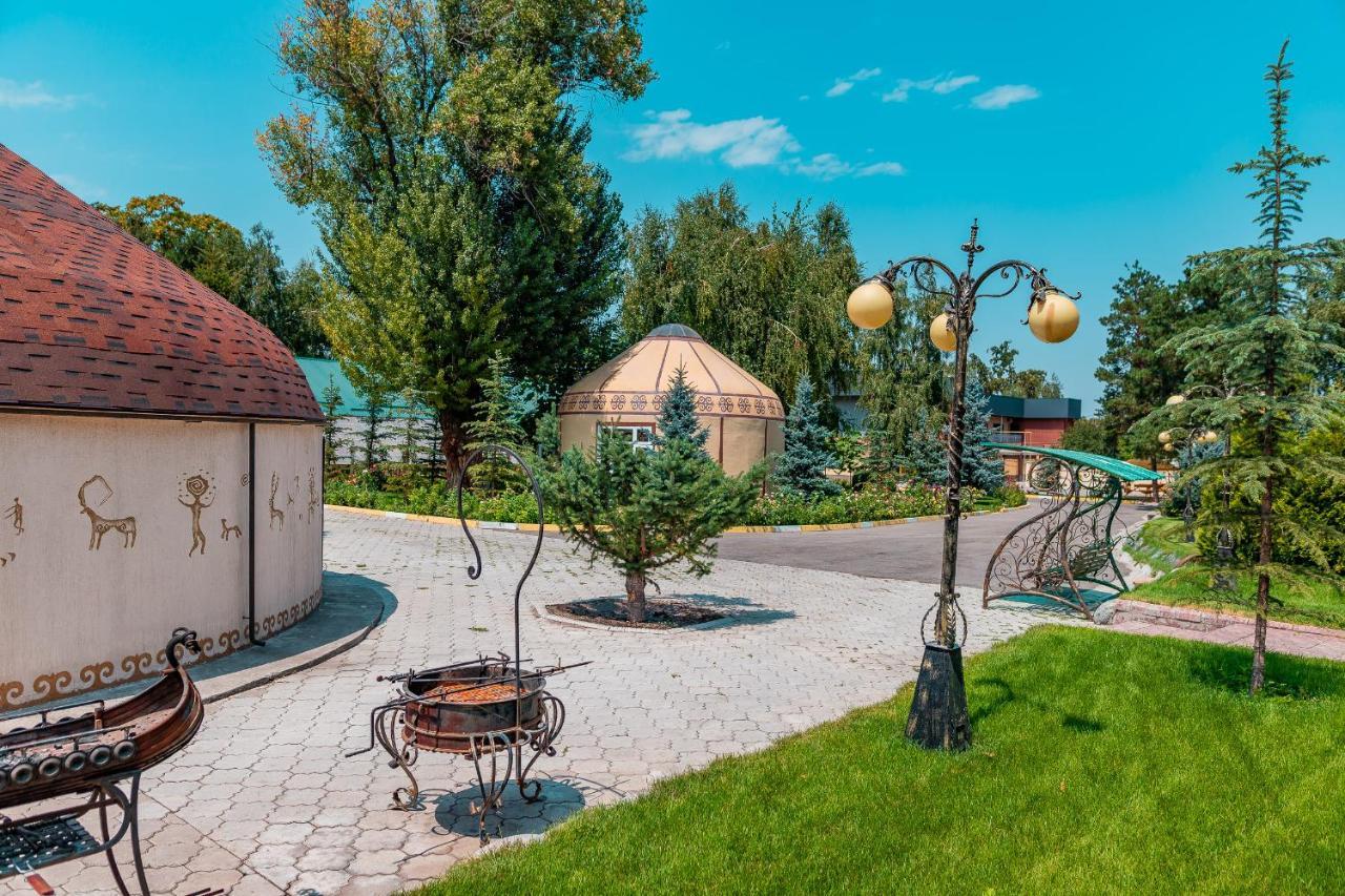 Gоlden Dragon Villa Hotel Bishkek Ngoại thất bức ảnh