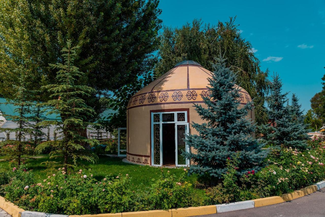 Gоlden Dragon Villa Hotel Bishkek Ngoại thất bức ảnh