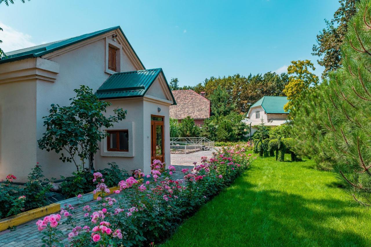 Gоlden Dragon Villa Hotel Bishkek Ngoại thất bức ảnh