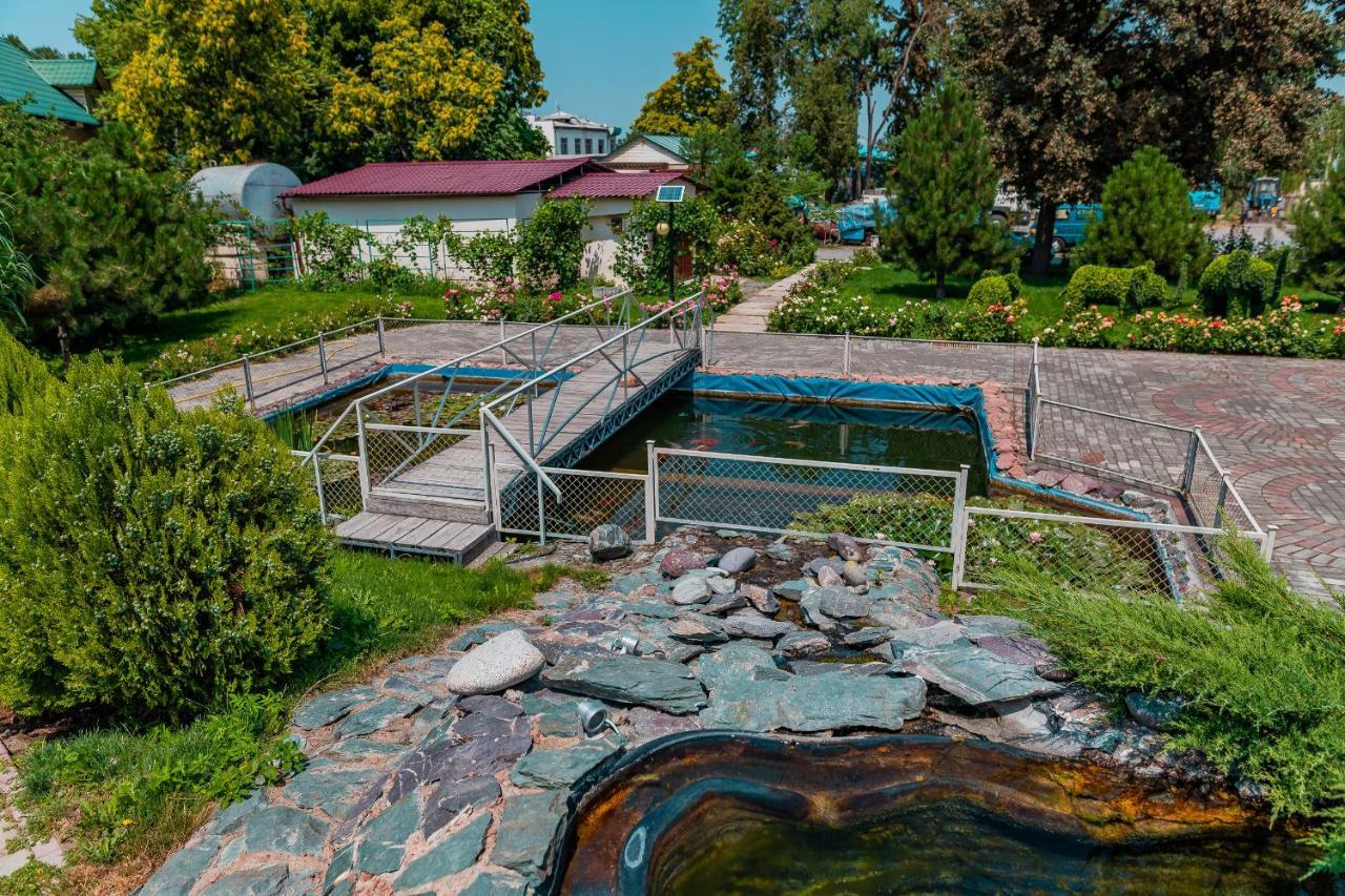Gоlden Dragon Villa Hotel Bishkek Ngoại thất bức ảnh